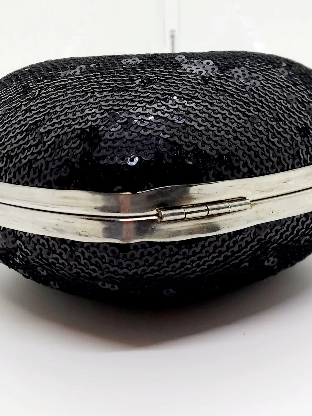 Sequin Heart Clutch Bag in Black